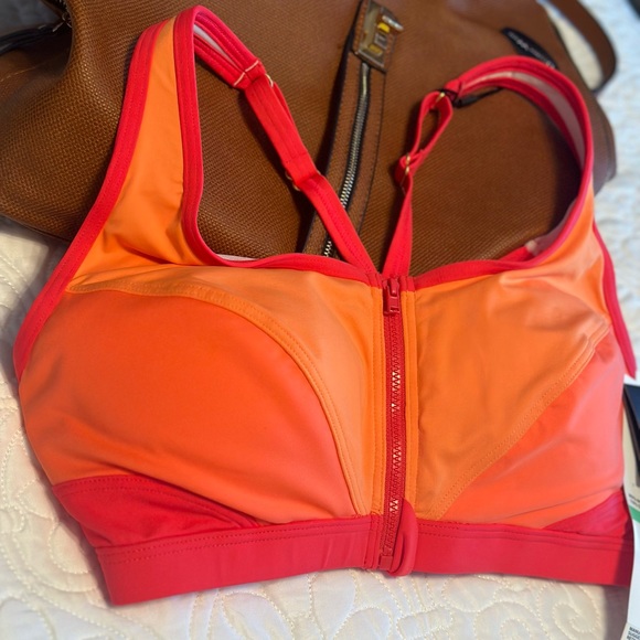 Tags on never worn coco reef coral sporty bikini top size 34d - Picture 10 of 11